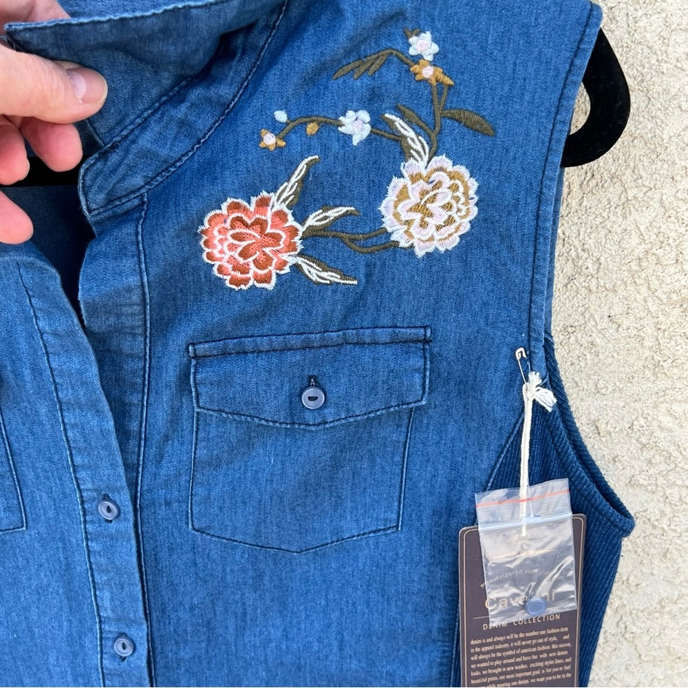 Cavalini Blue Denim Embroidered Sleeveless Top Western Boho Button Front NWT L - Picture 4 of 8